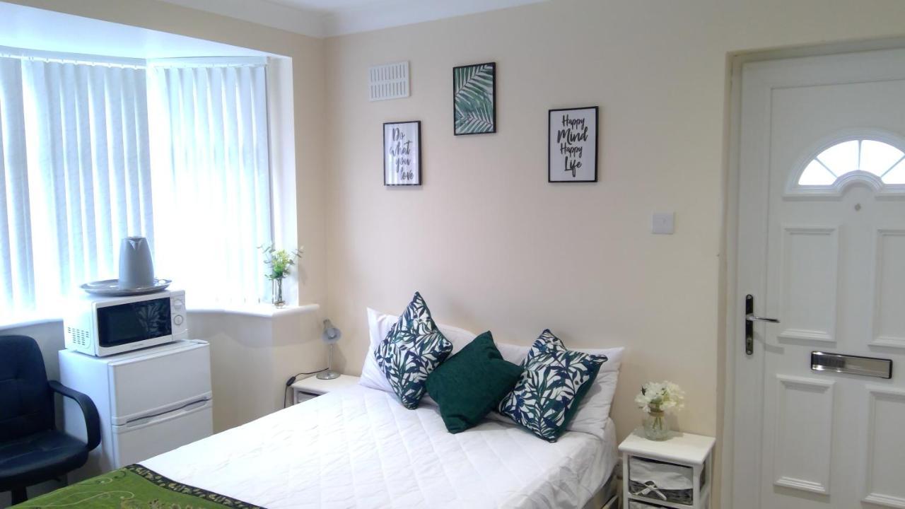 Luxury London Ensuite Double Room, Park Free, Tram-Train! ميتشام المظهر الخارجي الصورة