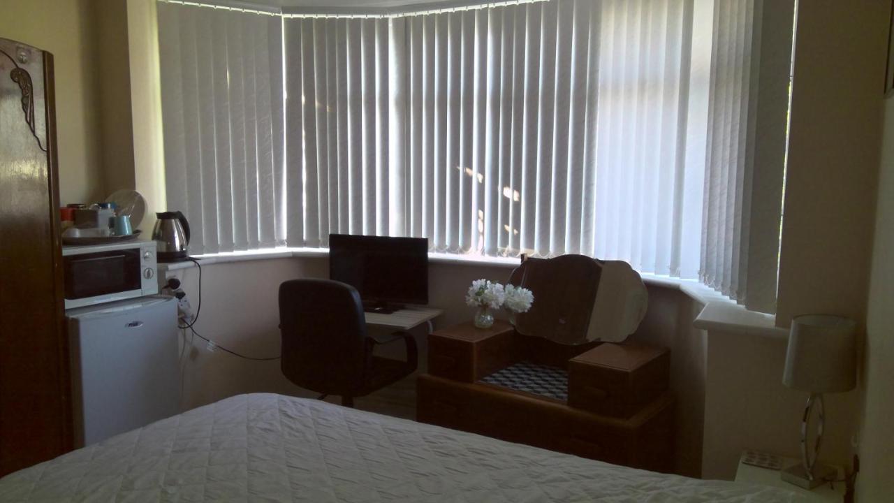 Luxury London Ensuite Double Room, Park Free, Tram-Train! ميتشام المظهر الخارجي الصورة